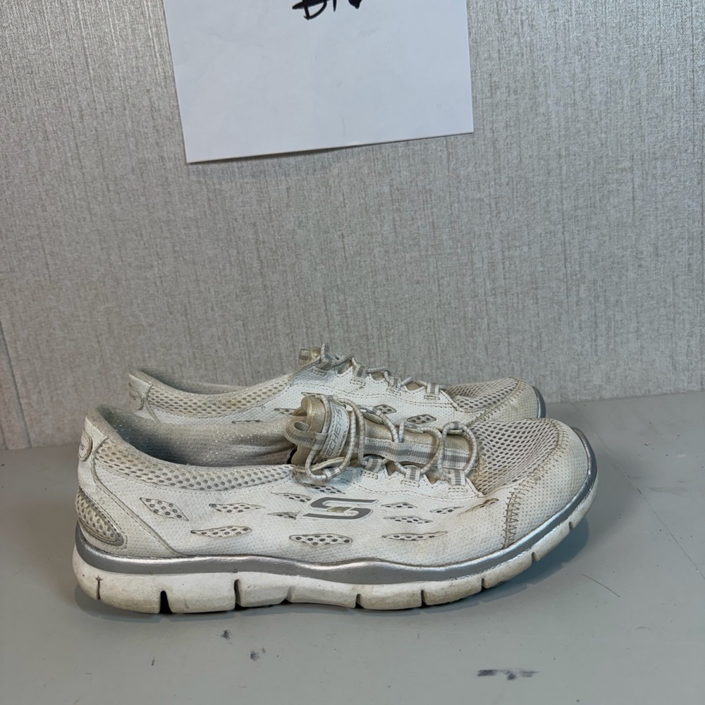 Skechers Womens Gratis Going Places 22603 White Running Shoes Sneakers Size 9